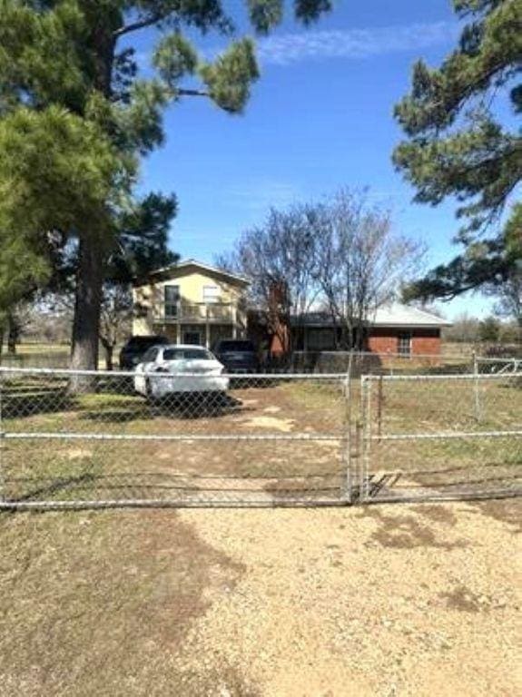 view of front facade featuring a gate and a fenced front yard