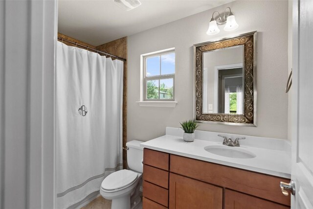 437 Venture Blvd S, Point Venture, TX 78645 - full bath featuring vanity and curtained shower