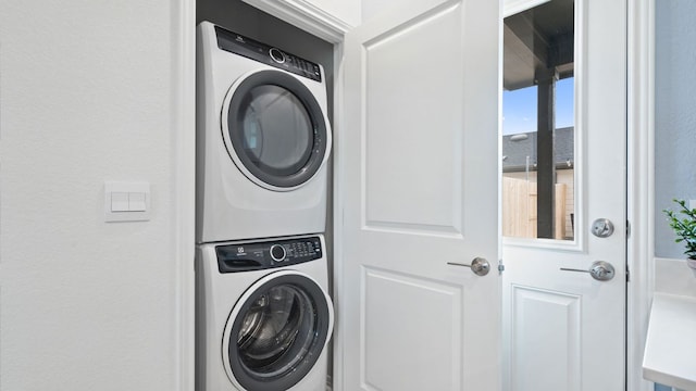 2634 Caleb Asher Loop, Round Rock, TX 78665 - clothes washing area with stacked washer and dryer, laundry area, and a textured wall