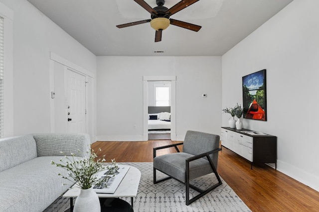 207 W 39th St, Austin, TX 78751 - living room with wood finished floors and ceiling fan