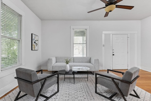 207 W 39th St, Austin, TX 78751 - living area with light wood finished floors and ceiling fan