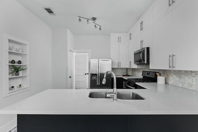 207 W 39th St, Austin, TX 78751 - kitchen with stainless steel appliances, light countertops, and tasteful backsplash