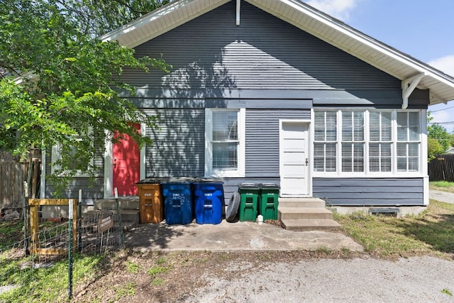 207 W 39th St, Austin, TX 78751 - back of property featuring entry steps