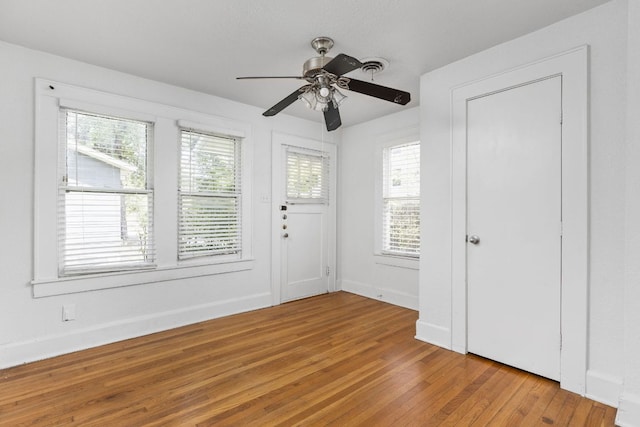 207 W 39th St, Austin, TX 78751 - foyer featuring light wood-style flooring and ceiling fan