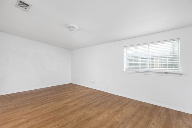 207 W 39th St, Austin, TX 78751 - empty room with wood finished floors and baseboards