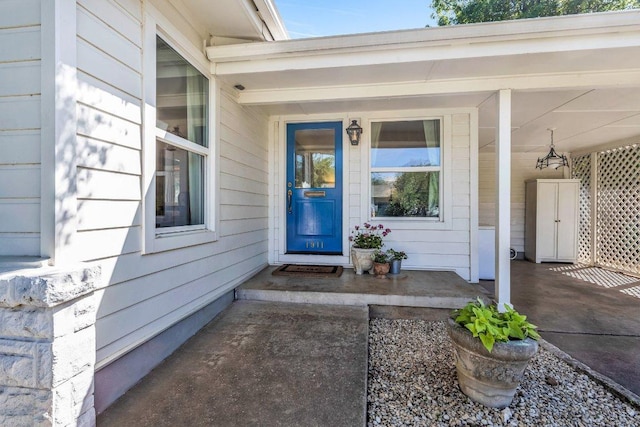 property entrance featuring covered porch