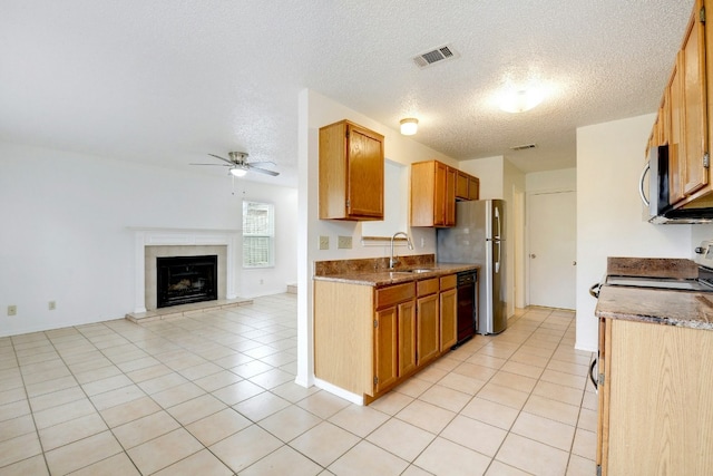 kitchen with ceiling fan, visible vents, appliances with stainless steel finishes, a sink, and open floor plan