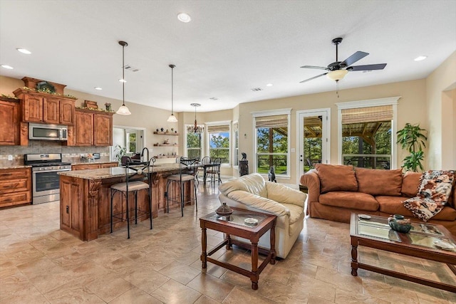 117 E Tanglebriar Ct Unit 11, Bastrop, TX 78602 - photo 8