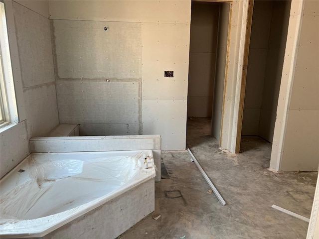 940 Sunny Ridge Dr, Leander, TX 78641 - bathroom featuring a tub to relax in