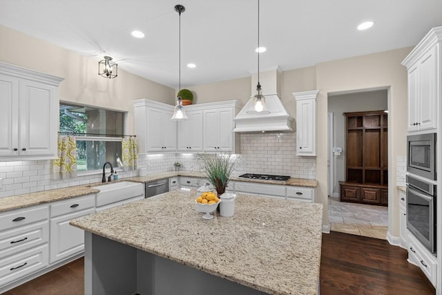 104 Double Cir, Burnet, TX 78611 - kitchen featuring stainless steel appliances, white cabinets, decorative backsplash, pendant lighting, and recessed lighting