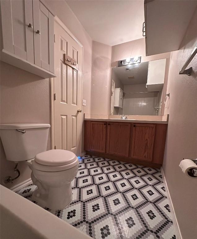 175A Michaelis Unit A, Kyle, TX 78640 - bathroom with toilet, vanity, and baseboards
