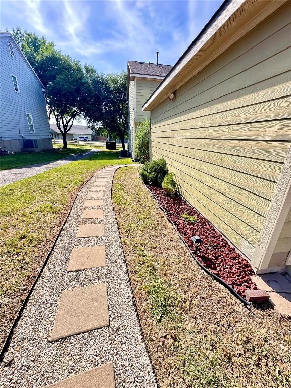 175A Michaelis Unit A, Kyle, TX 78640 - view of yard