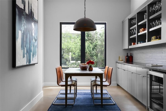 7817 Orisha Dr, Austin, TX 78739 - dining area featuring a dry bar, baseboards, and beverage cooler