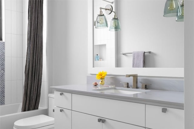 7817 Orisha Dr, Austin, TX 78739 - bathroom featuring shower / tub combo, toilet, and vanity