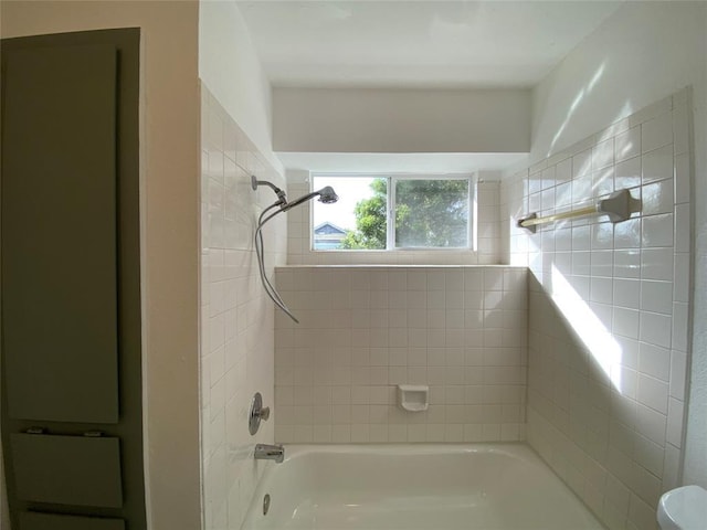 12318 Marogot Run, Austin, TX 78758 - full bath with washtub / shower combination