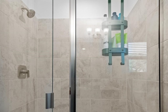 6809 Ellsworth Walk, Austin, TX 78724 - bathroom with a shower stall