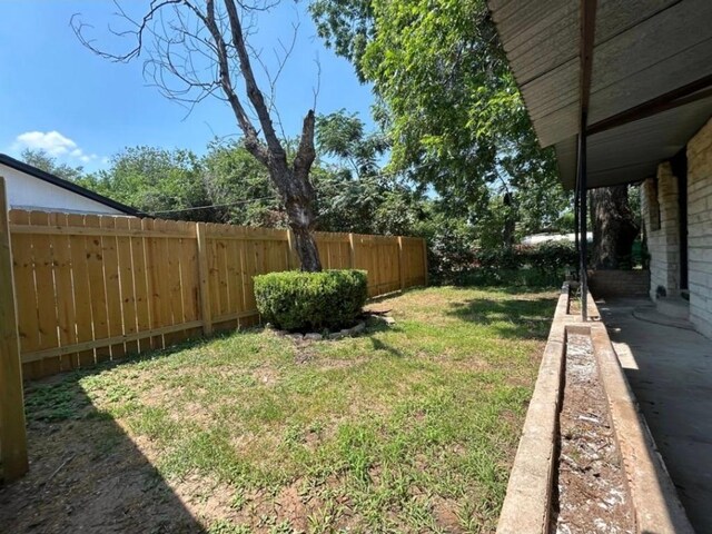 606 Springdale Rd, Austin, TX 78702 - view of yard