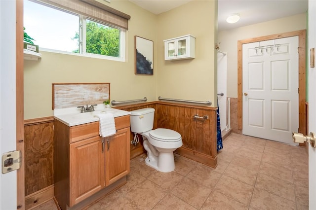 11134 Bonham Ranch Rd, Dripping Springs, TX 78620 - full bath with toilet, wainscoting, a stall shower, and vanity