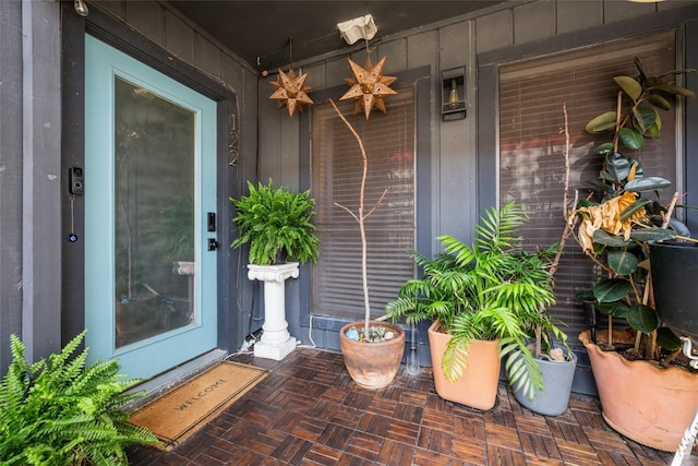 entrance to property with covered porch
