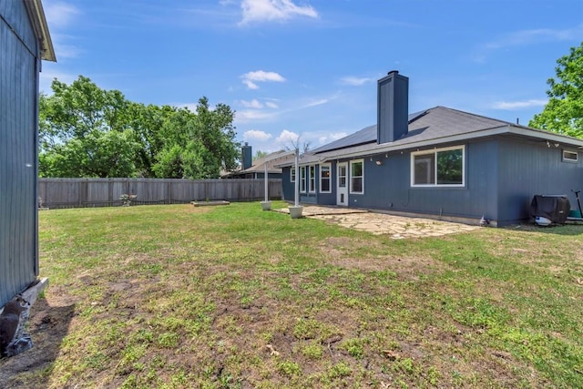 view of yard featuring a patio area