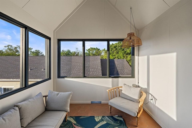 4907 Delores Ave, Austin, TX 78721 - sunroom featuring vaulted ceiling