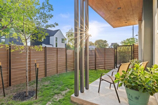 4907 Delores Ave, Austin, TX 78721 - view of yard with a patio