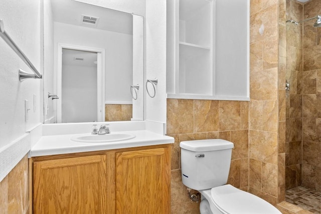 8608 Dittmar Oaks Dr, Austin, TX 78748 - bathroom featuring tiled shower, toilet, and vanity