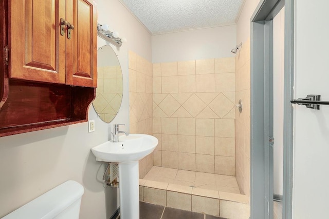 300 W Cleveland St, Elgin, TX 78621 - full bathroom featuring a stall shower and a textured ceiling