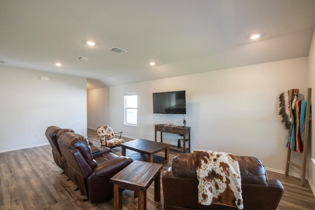 living room featuring wood finished floors, baseboards, visible vents, and recessed lighting
