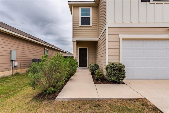 196 Thistle Ln, Maxwell, TX 78656 - property entrance featuring board and batten siding and a garage