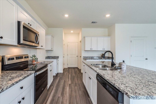 196 Thistle Ln, Maxwell, TX 78656 - kitchen with stainless steel appliances, a sink, white cabinetry, and recessed lighting