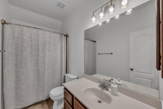 1107 Shiloh St, Cedar Park, TX 78613 - full bath with toilet, vanity, and a shower with shower curtain