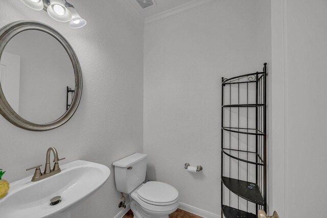 1107 Shiloh St, Cedar Park, TX 78613 - bathroom with a sink, crown molding, toilet, and baseboards
