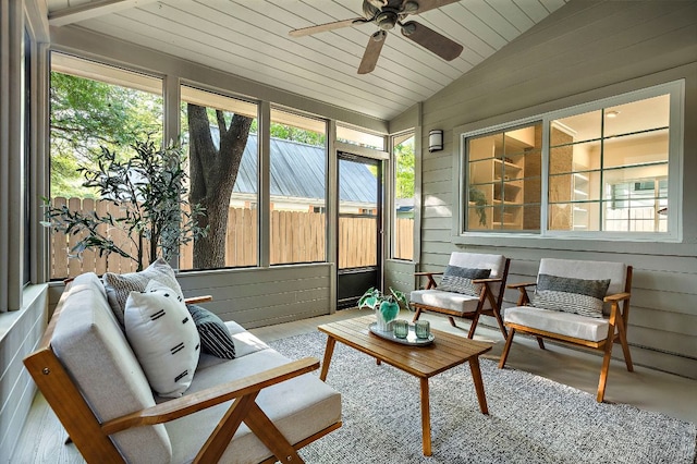 sunroom with outdoor lounge area and ceiling fan
