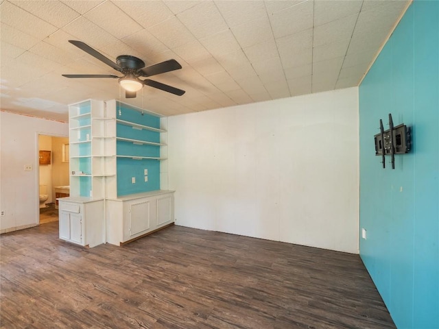 spare room with dark wood-style flooring and a ceiling fan