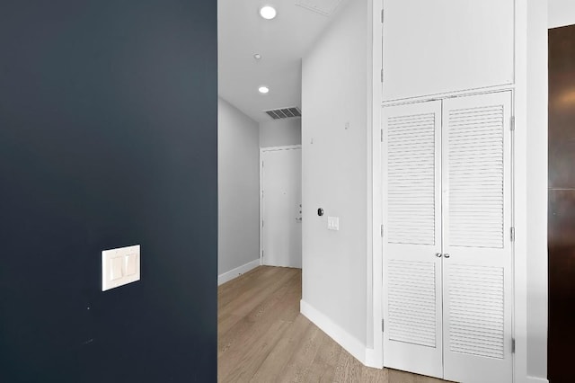 507 Sabine St Unit 505, Austin, TX 78701 - hallway featuring light wood finished floors and recessed lighting