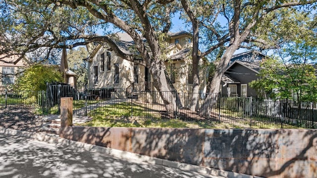 1018 Harwood Pl, Austin, TX 78704 - view of front of property with a fenced front yard