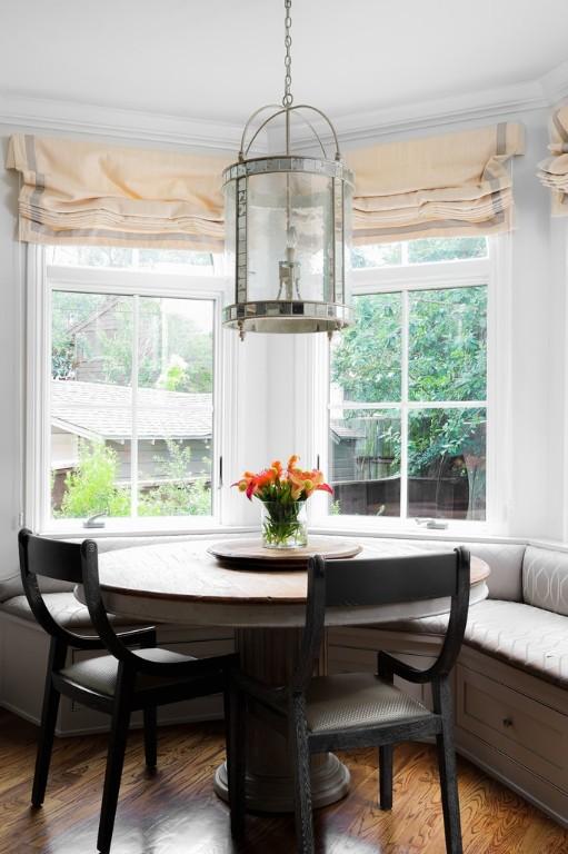 dining area with crown molding and breakfast area
