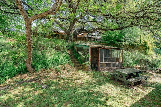 1010 Avondale Rd, Austin, TX 78704 - view of yard featuring exterior structure and an outbuilding