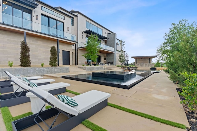4816 Pecan Chase, Austin, TX 78738 - view of swimming pool with a pool with connected hot tub and a patio area