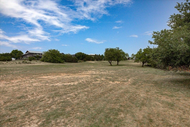 view of yard featuring a rural view