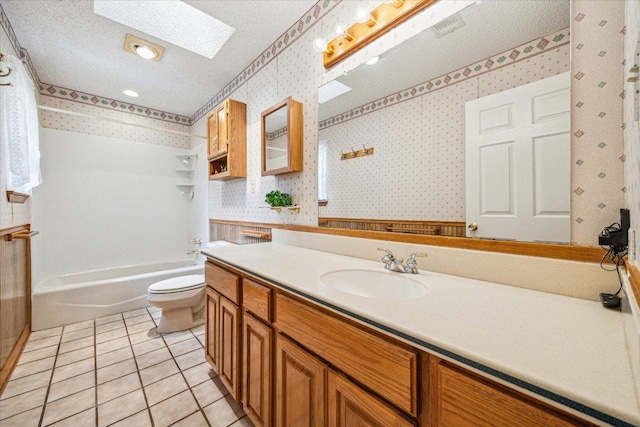 59 Fairview Dr, Round Rock, TX 78665 - full bath featuring wallpapered walls, vanity, bathing tub / shower combination, a textured ceiling, and a skylight