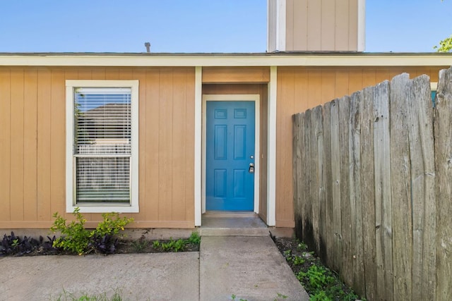 doorway to property with fence