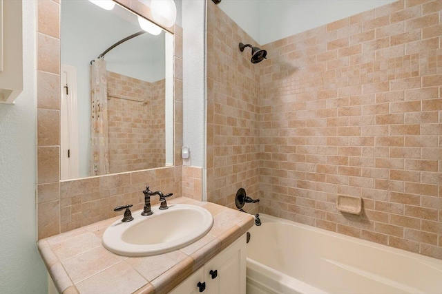 full bath with shower / bath combo with shower curtain, vanity, and decorative backsplash