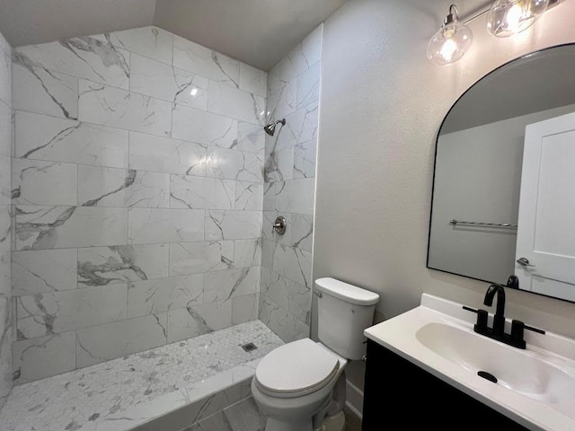 7 Harmony Ln, Wimberley, TX 78676 - bathroom featuring vanity and tiled shower