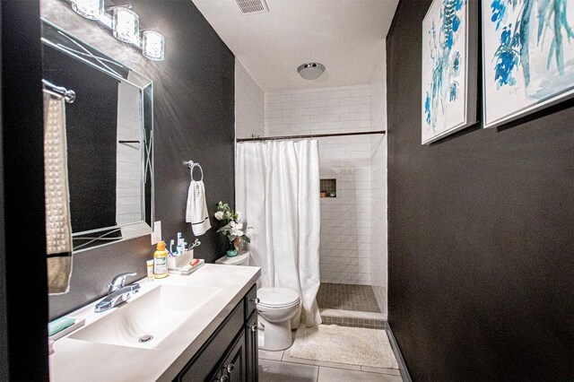 171 Milagros Dr, Cedar Creek, TX 78612 - full bathroom with tiled shower, vanity, and tile patterned floors
