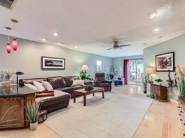 822 Hermitage Dr, Austin, TX 78753 - living area featuring light wood finished floors, ceiling fan, recessed lighting, and a textured ceiling