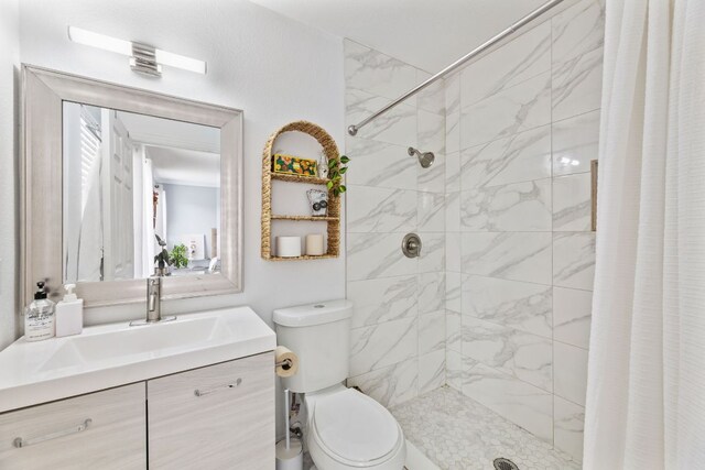12616 Sky Harbor Dr, Del Valle, TX 78617 - full bathroom with a tile shower, toilet, and vanity