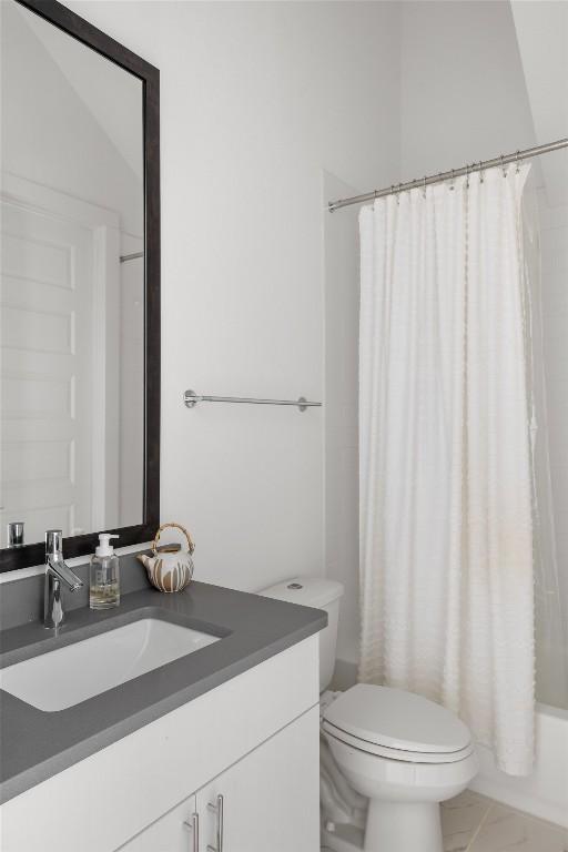 5368 Agatha Cir, Austin, TX 78724 - full bathroom featuring vanity, toilet, and shower / bath combination with curtain