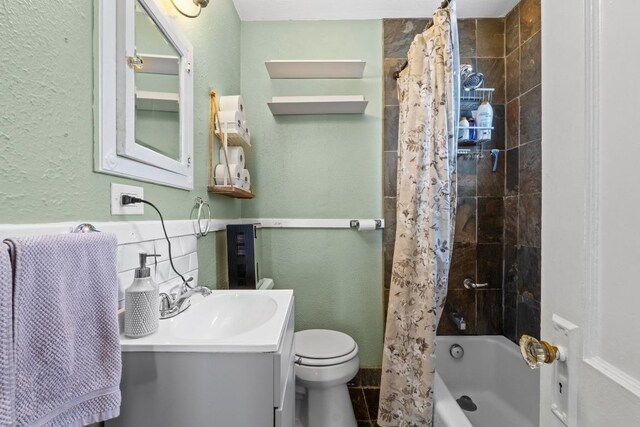 504 E 38th 1/2 St, Austin, TX 78751 - bathroom featuring a textured wall, shower / bathtub combination with curtain, toilet, and vanity